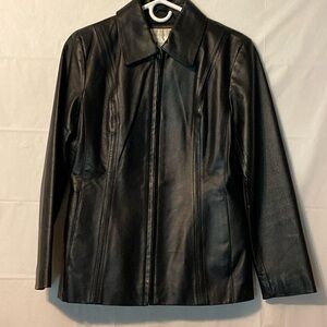 Worthington size small black leather jacket. Side pockets.